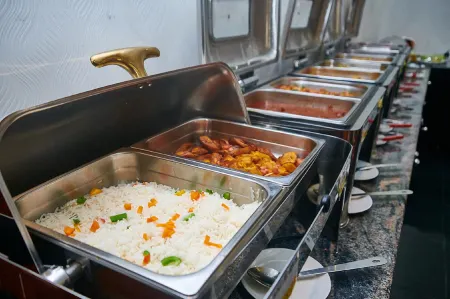 Oak Haven Hotel & Suites