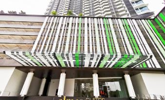 Almas Suites by RR JBcity