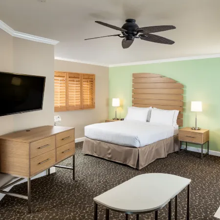Holiday Inn Express & Suites LA JOLLA – WINDANSEA BEACH by IHG