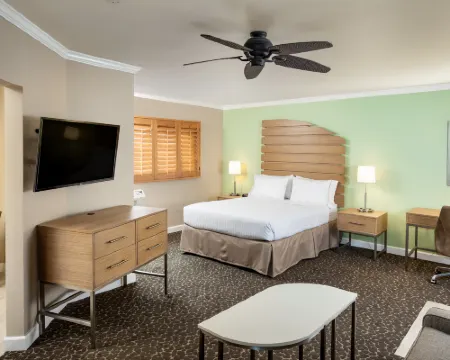Holiday Inn Express & Suites LA JOLLA – WINDANSEA BEACH by IHG Hotels in La Jolla