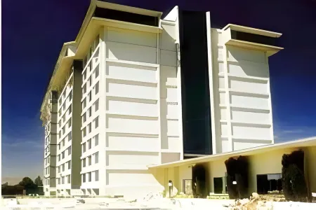 Jockey Resort Suites Center Strip Отели рядом с достопримечательностью «CSI：The Experience Las Vegas»