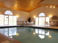 Country Inn & Suites by Radisson, Decorah, IA - С бассейном