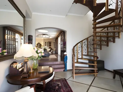 Five Burnham Guest House - Bed and Breakfasts