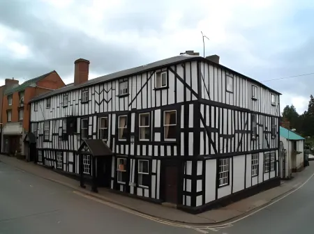 The Falcon Hotel Отели в г. Авенбери