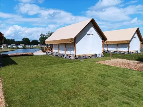 Tent Lodge with Airco, Lakeside Hotels in Overpelt