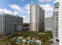 Royale Palms Condominiums - Sea View