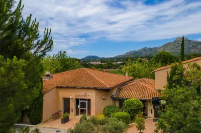 Logis Hotel Noemys Pont de l'Etoile Hotel dekat Eglise de Saint Pierre Les Aubagne