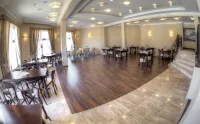 Hotel Pruski - ที่มีที่จอดรถ