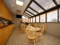 Dreamland Inn Hotels in Marion