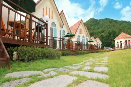 Hongcheon Star n Sharp Pension Отели рядом с достопримечательностью «Palbongsan Tourist Site»