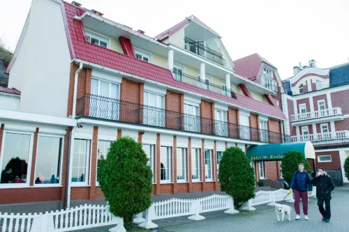 Zeeshtern Hotel