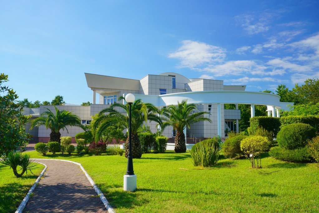 Pansionat Izumrud Health Resort Отели в Сочи