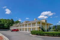 Quality Inn Laurinburg Hotels near Hibbett Sports