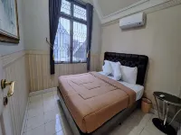 The Happy Villa EE2-03 Hotels in Palasari