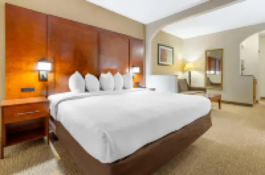 コンフォート スイーツ イン アット リッジウッド ファーム