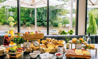 All-Movie Hotel - Housity