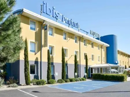 Ibis Issoire Отели рядом с достопримечательностью «Парк Касэн»