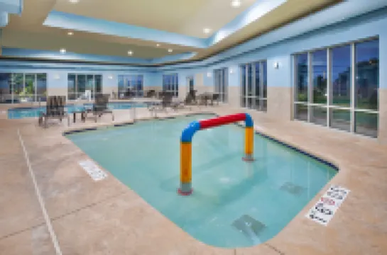 Holiday Inn Express & Suites MILWAUKEE NW – PARK PLACE by IHG