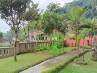 Villa Yustisia Curug 7 Cilember Hotel di Megamendung