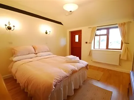 New Inn Отели рядом с достопримечательностью «Merriott Gospel Hall»