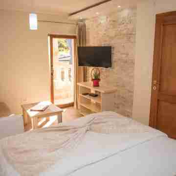 Ground floor apartment, private beach and seaview Rooms