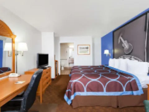 Super 8 by Wyndham Cleburne クリーバーンのホテル