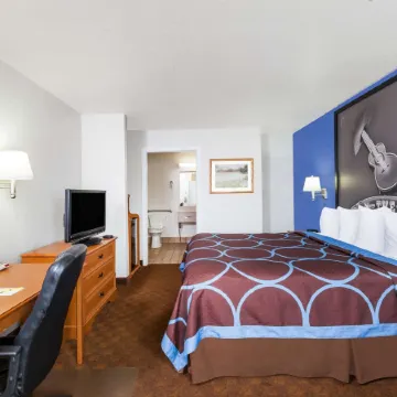 Super 8 by Wyndham Cleburne