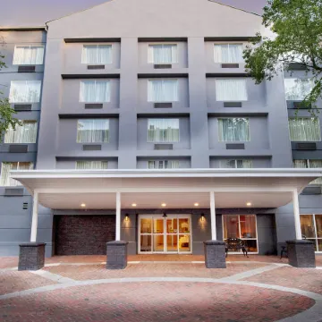 Fairfield Inn & Suites Atlanta Buckhead Отели рядом с достопримечательностью «Торговый центр Lenox Square»