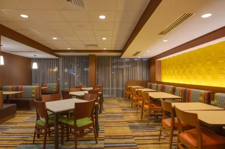 羅德岱爾堡市區萬楓套房酒店