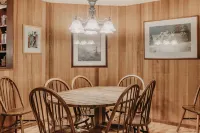 Snowater Condo #41 - A Spacious Condo with Private Sauna Wifi and a Soaker Tub