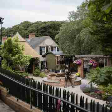 The Rabbit Hotel & Retreat Hotel Exterior