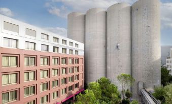 2. Moxy Bor..