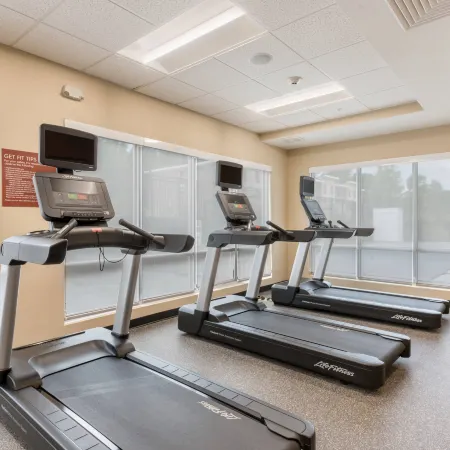 TownePlace Suites Greensboro Coliseum Area Отели рядом с достопримечательностью «Торговый центр Four Seasons»