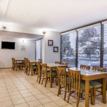 Days Inn by Wyndham Syracuse