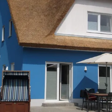 Reetkoje - thatched house with fireplace, sauna, WiFi - between Bodden and Baltic Sea