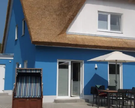 Reetkoje - thatched house with fireplace, sauna, WiFi - between Bodden and Baltic Sea Hotels in Breege