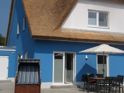 Reetkoje - thatched house with fireplace, sauna, WiFi - between Bodden and Baltic Sea