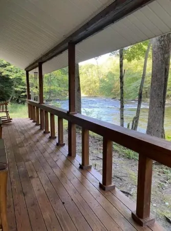 Riverside cabin, fly-fish for trout or just relax!