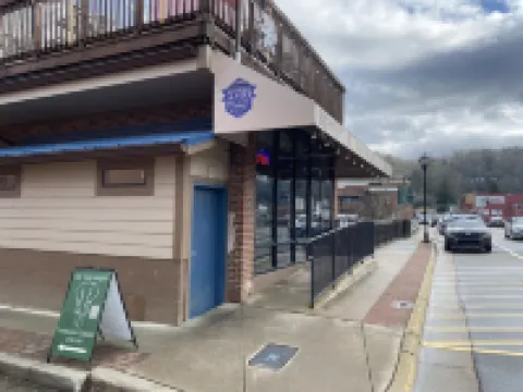 Convenient Downtown Location!