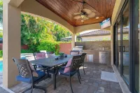 Amazing Escape Home in Naples with Private Pool & Bikes by Esthetic Stays - 4-Star