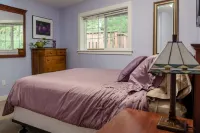 The Little Pink House ...a Lovely University Hideaway