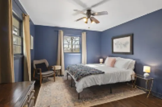 Private + Wooded + Quaint & Cozy + 5 Mins to Dwntn Blk Mtn + 15 Mins to Ashvle