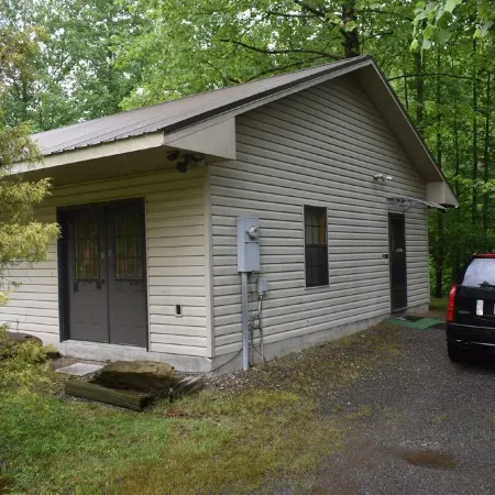 Hiawassee river cabin $ 85 per night  ON THE BEAUTIFUL HIAWASSEE RIVER