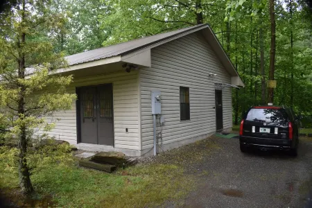 Hiawassee river cabin $ 85 per night  ON THE BEAUTIFUL HIAWASSEE RIVER