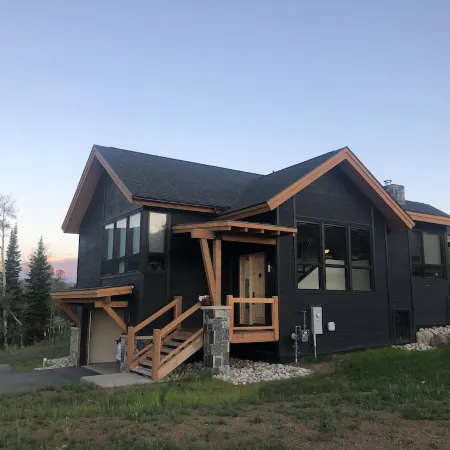 Luxury 4 BR House-sleeps 11+ with 3 king beds