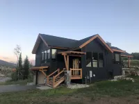 Luxury 4 BR House-sleeps 11+ with 3 king beds