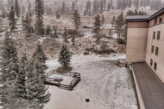 Copper Center Village. Newly renovated. Gas Fireplace. FREE Underground Parking.