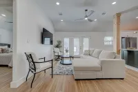 Stylish-Cozy 2-br in Bellaire relaxing home for the family and pet-friendly فنادق في بيلاير
