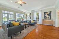 🐠Waterfront Island and Pool Dream Retreat!🐋