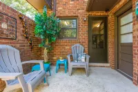 Luxurious Townhome, Peace of Nature, King bed, Extended Stay Hotels in Lexington